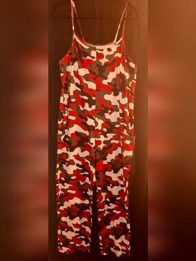 Temu Women's Red & Black Camo Jumper